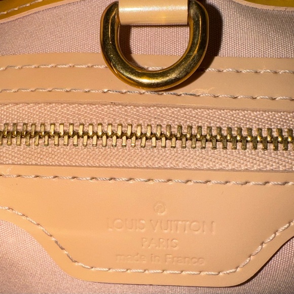 LOUIS VUITTON
Vernis Patent Leather Reade - Picture 5 of 8